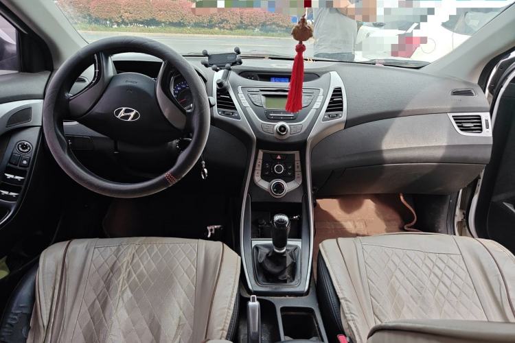 Used Hyundai Elantra (5th Generation / Langdong) 2015 1.6L Manual Fashion Edition Center Console