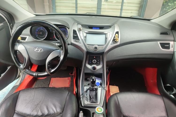 Used Hyundai Elantra (5th Generation / Langdong) 2015 1.6L Automatic Fashion Model Center Console