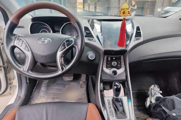 Used Hyundai Elantra (5th Generation / Langdong) 2015 1.6L Automatic Leading Model Center Console