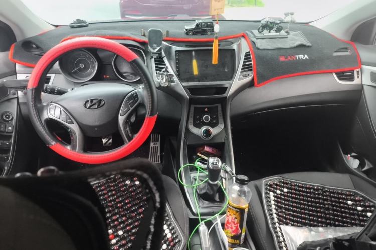 Used Hyundai Elantra (5th Generation / Langdong) 2015 1.6L Manual Fashion Edition Center Console