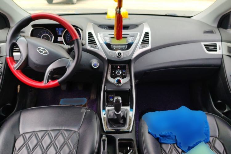 Used Hyundai Elantra (5th Generation / Langdong) 2015 1.6L Manual Leading Model Center Console
