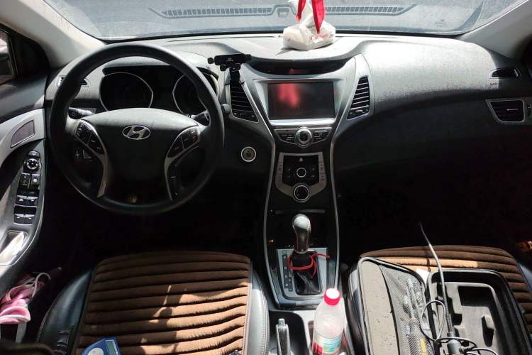 Used Hyundai Elantra (5th Generation / Langdong) 2015 1.6L Automatic Leading Model Center Console