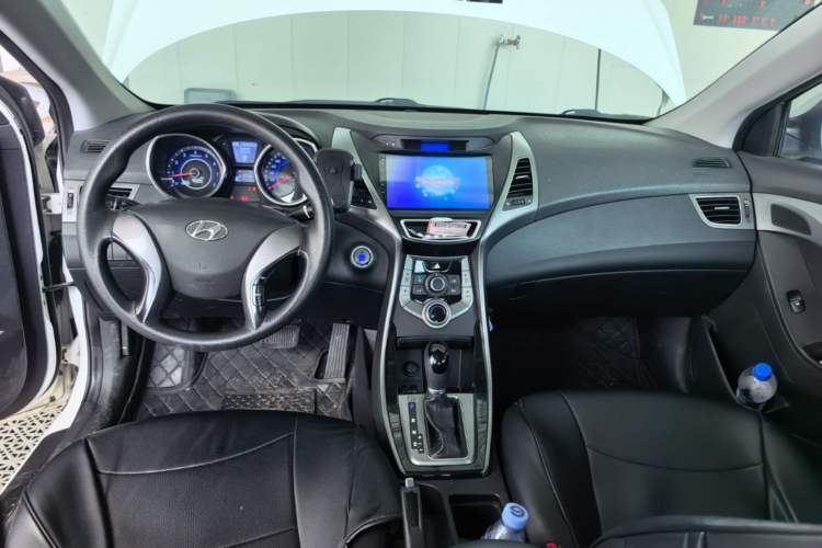 Used Hyundai Elantra (5th Generation / Langdong) 2015 1.6L Automatic Leading Model Center Console