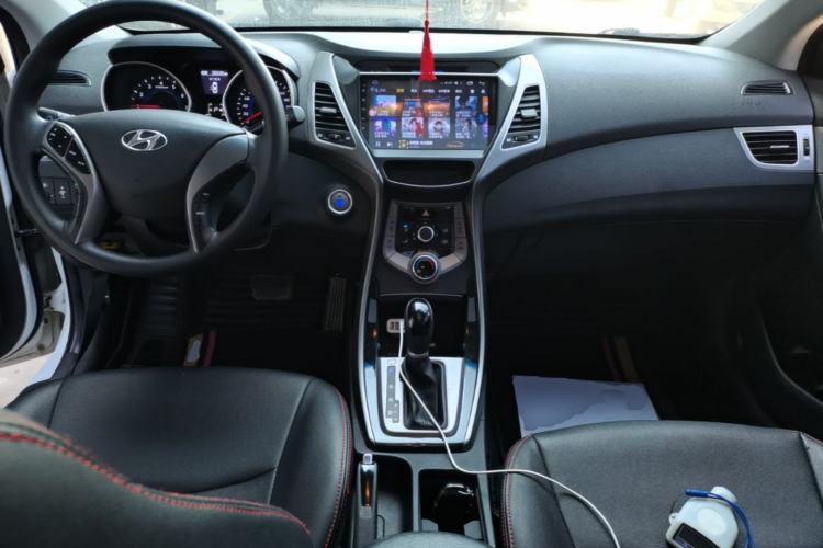 Used Hyundai Elantra (5th Generation / Langdong) 2015 1.6L Automatic Leading Model Center Console