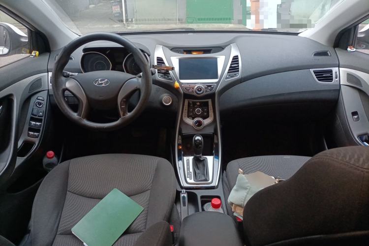Used Hyundai Elantra (5th Generation / Langdong) 2015 1.6L Automatic Leading Model Center Console