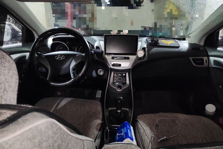 Used Hyundai Elantra (5th Generation / Langdong) 2015 1.6L Manual Leading Model Center Console