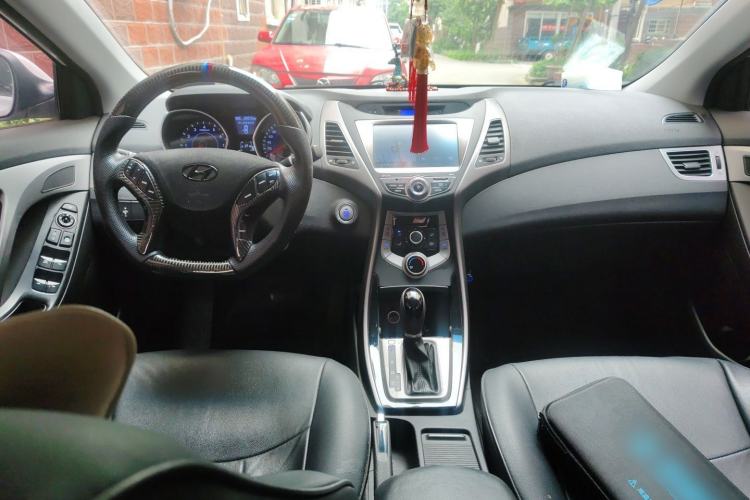 Used Hyundai Elantra (5th Generation / Langdong) 2015 1.6L Automatic Fashion Model Center Console