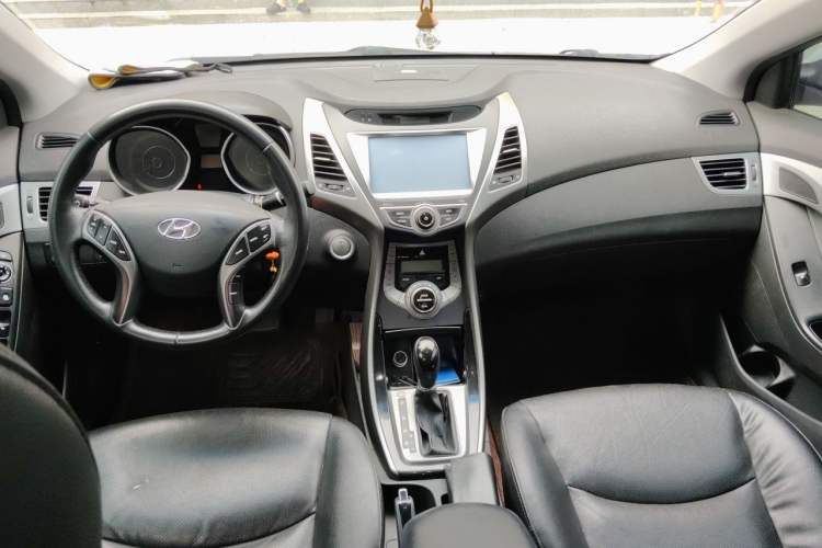 Used Hyundai Elantra (5th Generation / Langdong) 2015 1.6L Automatic Luxury Model Center Console