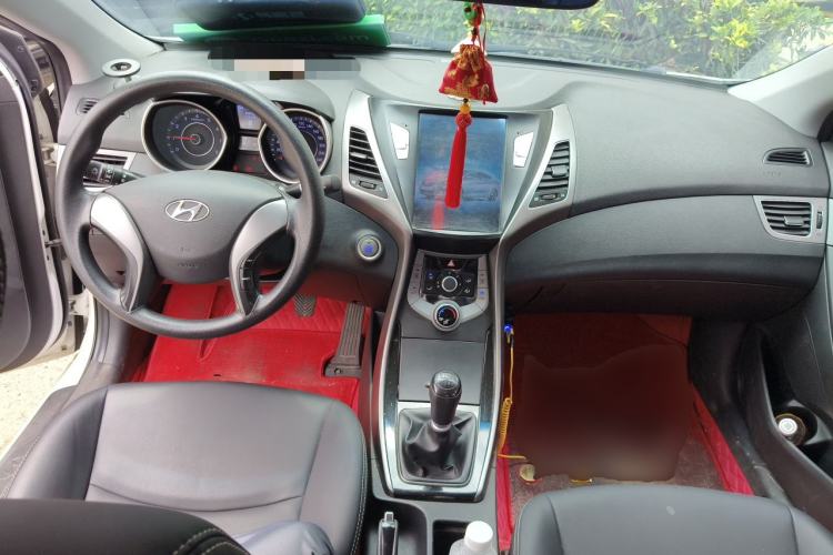 Used Hyundai Elantra (5th Generation / Langdong) 2015 1.6L Manual Leading Model Center Console