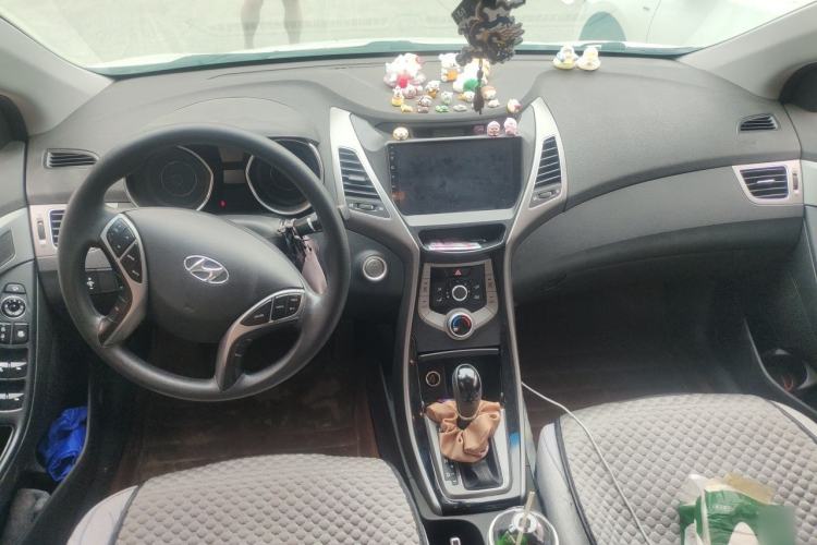 Used Hyundai Elantra (5th Generation / Langdong) 2015 1.6L Automatic Leading Model Center Console