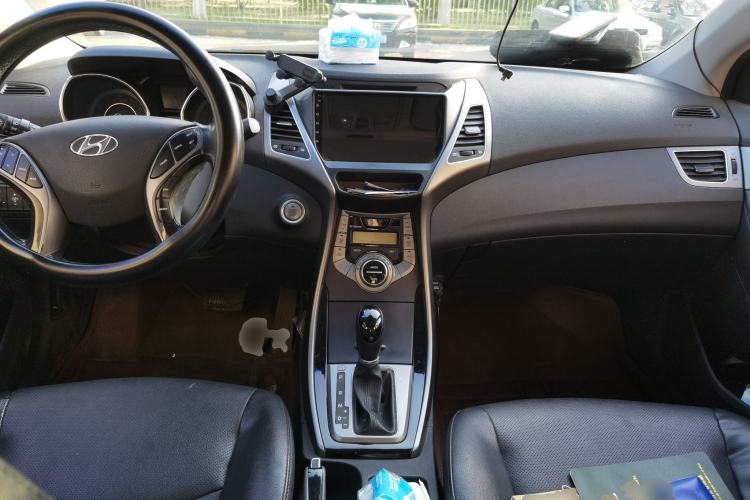 Used Hyundai Elantra (5th Generation / Langdong) 2015 1.6L Automatic Luxury Model Center Console