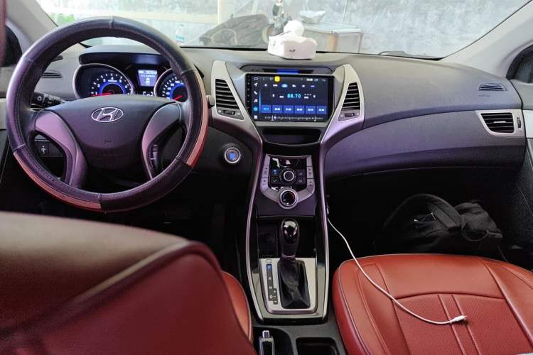 Used Hyundai Elantra (5th Generation / Langdong) 2015 1.6L Automatic Leading Model Center Console