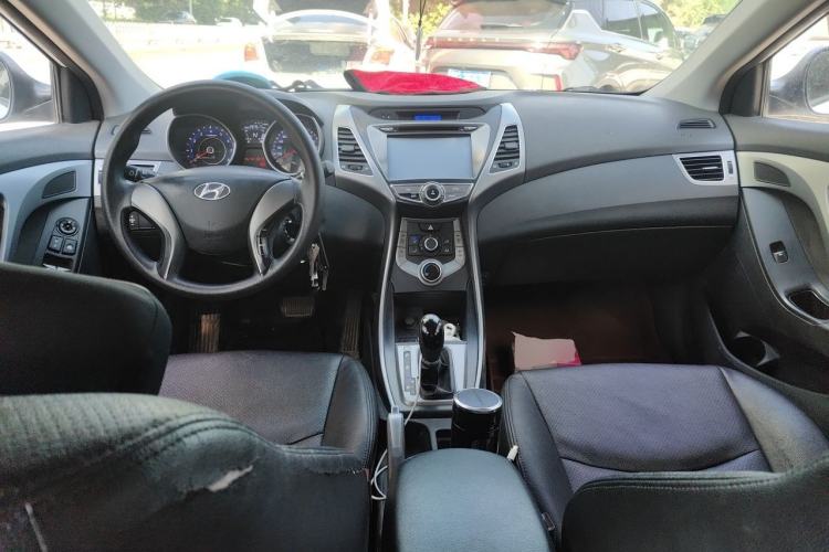 Used Hyundai Elantra (5th Generation / Langdong) 2015 1.6L Automatic Fashion Model Center Console