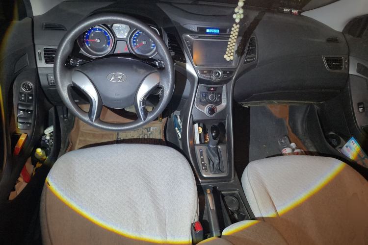 Used Hyundai Elantra (5th Generation / Langdong) 2015 1.6L Automatic Fashion Model Center Console