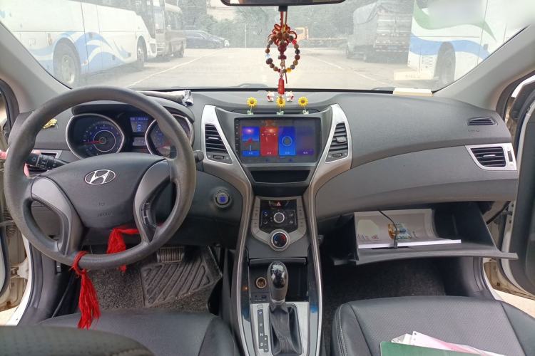 Used Hyundai Elantra (5th Generation / Langdong) 2015 1.6L Automatic Leading Model Center Console