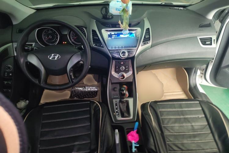 Used Hyundai Elantra (5th Generation / Langdong) 2015 1.6L Automatic Fashion Model Center Console