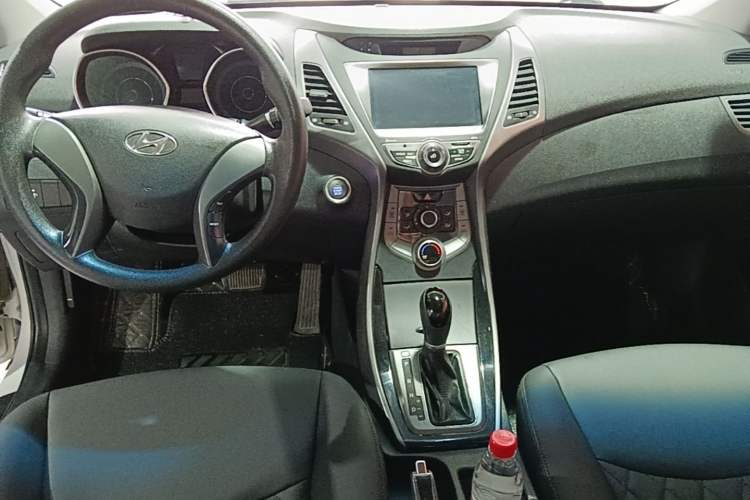 Used Hyundai Elantra (5th Generation / Langdong) 2015 1.6L Automatic Leading Model Center Console