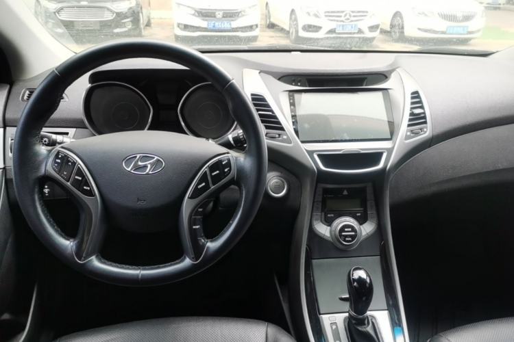 Used Hyundai Elantra (5th Generation / Langdong) 2015 1.6L Automatic Luxury Model Center Console
