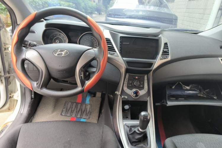 Used Hyundai Elantra (5th Generation / Langdong) 2015 1.6L Manual Fashion Edition Center Console