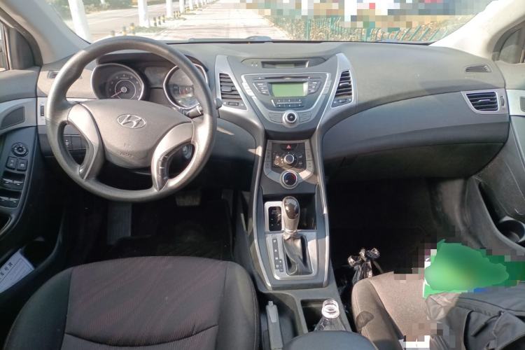 Used Hyundai Elantra (5th Generation / Langdong) 2015 1.6L Automatic Fashion Model Center Console