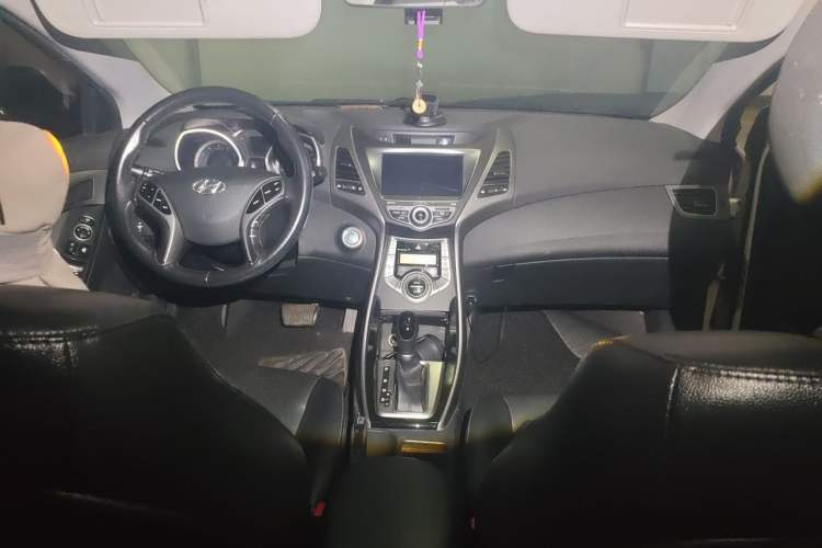 Used Hyundai Elantra (5th Generation / Langdong) 2015 1.6L Automatic Leading Model Center Console