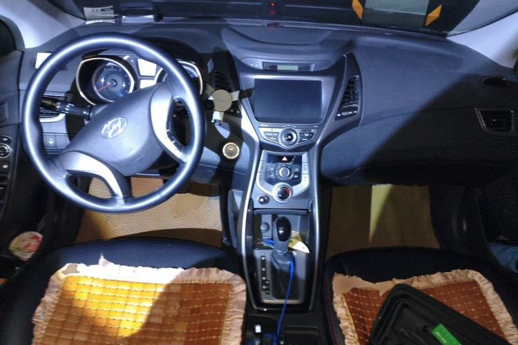 Used Hyundai Elantra (5th Generation / Langdong) 2015 1.6L Automatic Leading Model Center Console