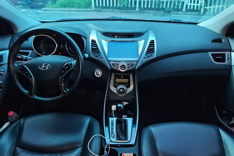 Used Hyundai Elantra (5th Generation / Langdong) 2015 1.6L Automatic Luxury Model Center Console