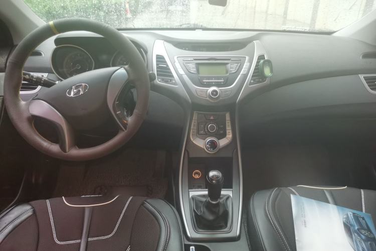 Used Hyundai Elantra (5th Generation / Langdong) 2015 1.6L Manual Fashion Edition Center Console