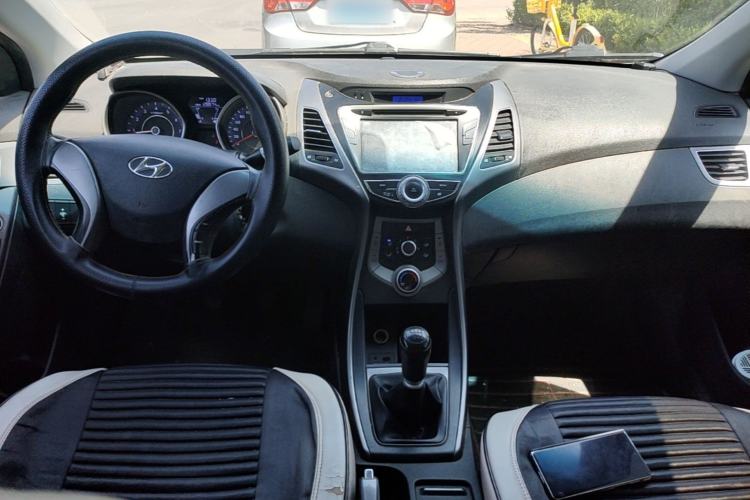 Used Hyundai Elantra (5th Generation / Langdong) 2015 1.6L Manual Fashion Edition Center Console