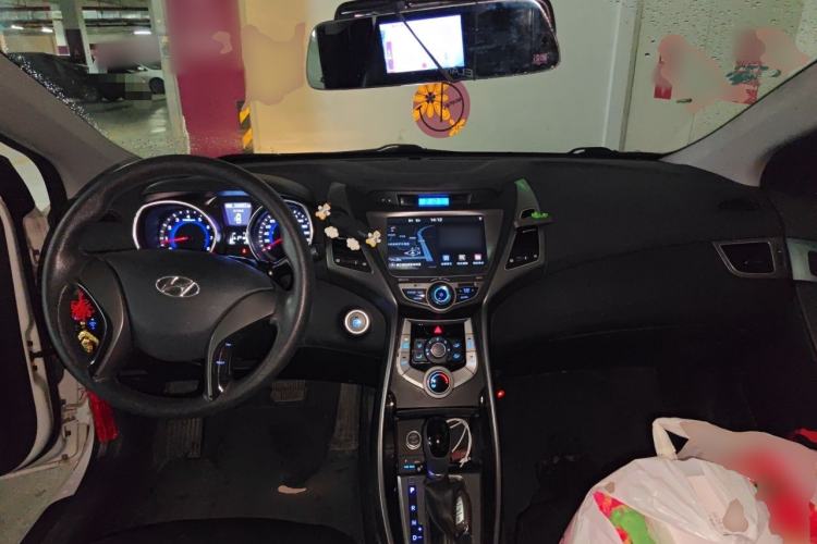 Used Hyundai Elantra (5th Generation / Langdong) 2015 1.6L Automatic Leading Model Center Console