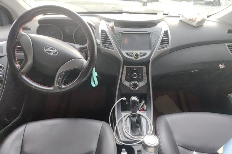 Used Hyundai Elantra (5th Generation / Langdong) 2015 1.6L Automatic Fashion Model Center Console