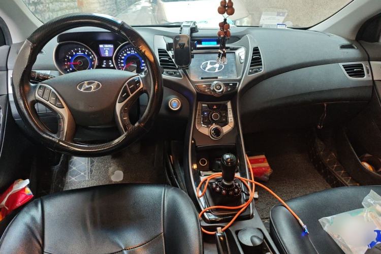 Used Hyundai Elantra (5th Generation / Langdong) 2015 1.6L Manual Leading Model Center Console