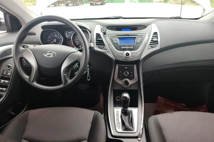 Used Hyundai Elantra (5th Generation / Langdong) 2015 1.6L Automatic Fashion Model Center Console