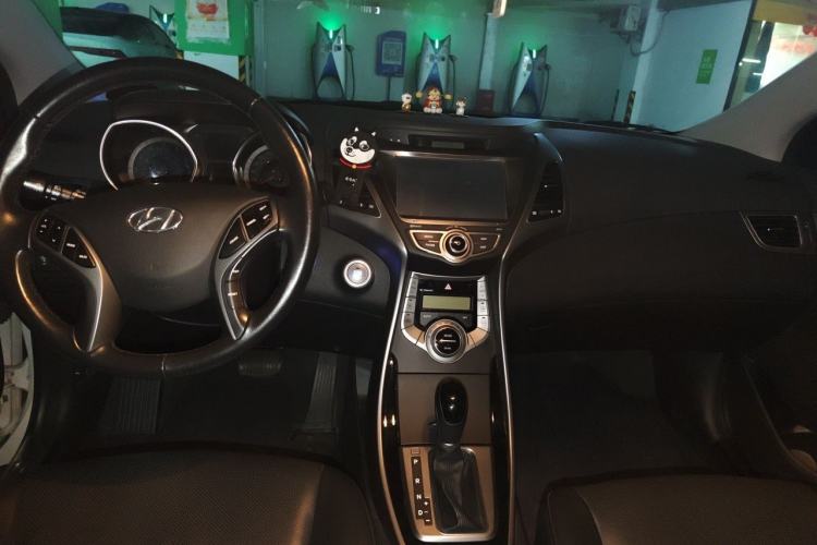 Used Hyundai Elantra (5th Generation / Langdong) 2015 1.6L Automatic Luxury Model Center Console