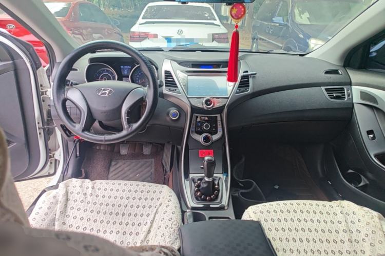 Used Hyundai Elantra (5th Generation / Langdong) 2015 1.6L Manual Leading Model Center Console