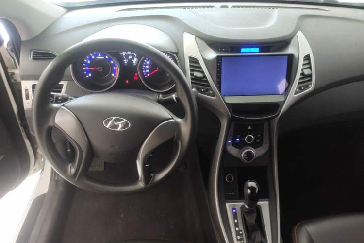 Used Hyundai Elantra (5th Generation / Langdong) 2015 1.6L Automatic Fashion Model Center Console