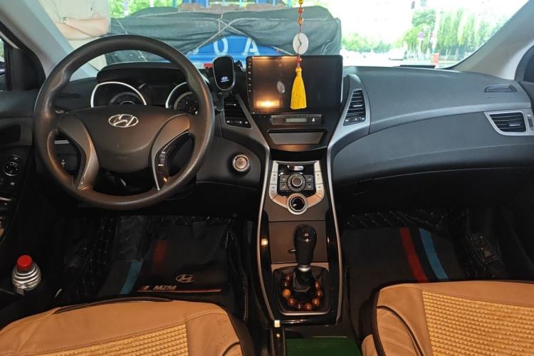 Used Hyundai Elantra (5th Generation / Langdong) 2015 1.6L Manual Leading Model Center Console
