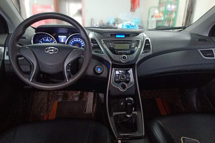 Used Hyundai Elantra (5th Generation / Langdong) 2015 1.6L Manual Leading Model Center Console