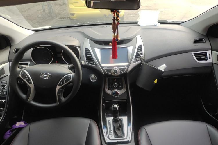Used Hyundai Elantra (5th Generation / Langdong) 2015 1.6L Automatic Leading Model Center Console