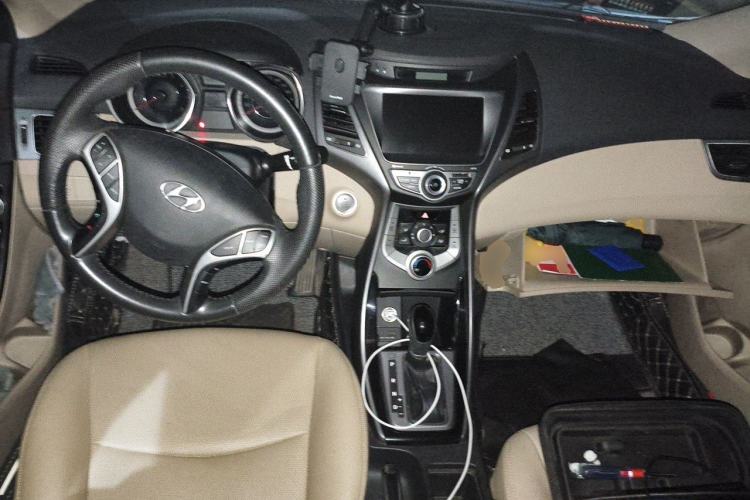 Used Hyundai Elantra (5th Generation / Langdong) 2015 1.6L Automatic Leading Model Center Console
