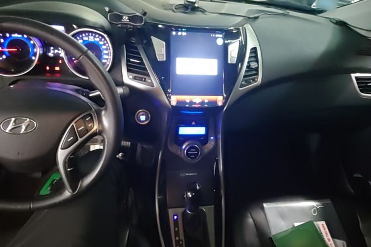 Used Hyundai Elantra (5th Generation / Langdong) 2015 1.6L Automatic Luxury Model Center Console
