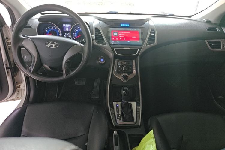 Used Hyundai Elantra (5th Generation / Langdong) 2015 1.6L Automatic Leading Model Center Console
