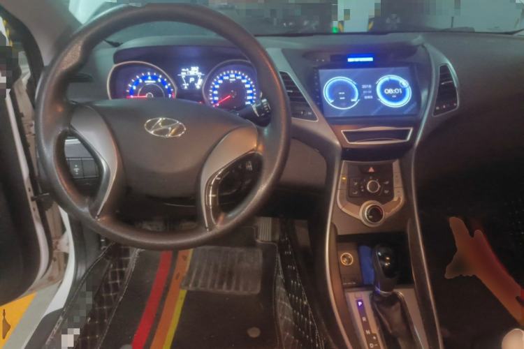 Used Hyundai Elantra (5th Generation / Langdong) 2015 1.6L Automatic Fashion Model Center Console