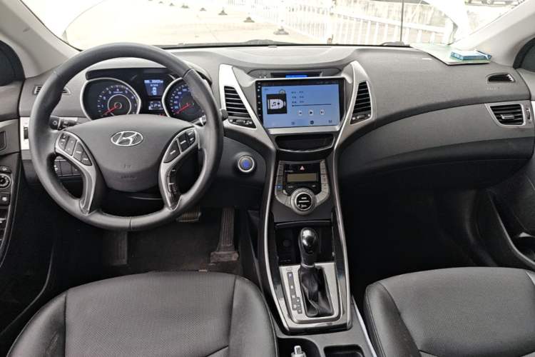 Used Hyundai Elantra (5th Generation / Langdong) 2015 1.6L Automatic Luxury Model Center Console