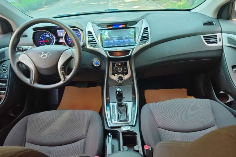 Used Hyundai Elantra (5th Generation / Langdong) 2015 1.6L Automatic Leading Model Center Console