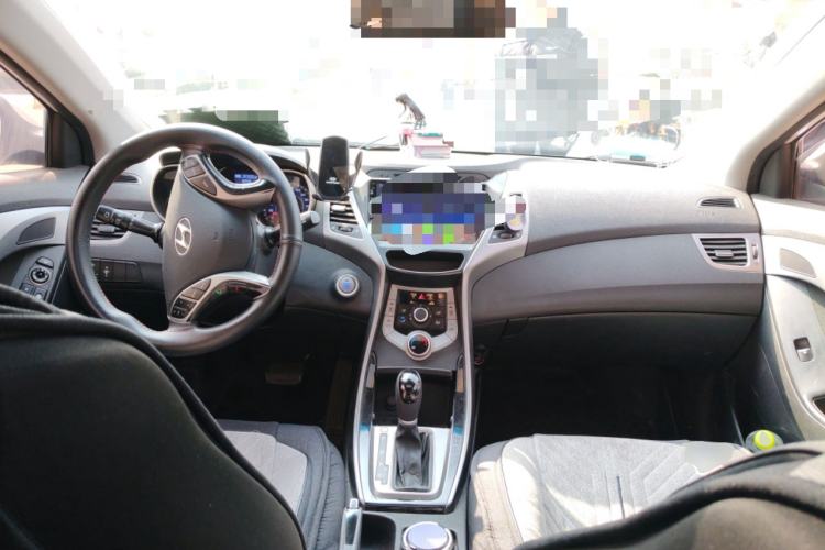 Used Hyundai Elantra (5th Generation / Langdong) 2015 1.6L Automatic Leading Model Center Console