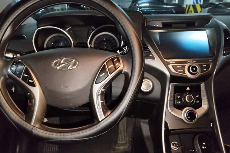 Used Hyundai Elantra (5th Generation / Langdong) 2015 1.6L Automatic Leading Model Center Console