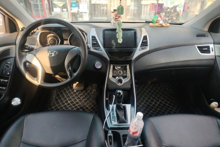 Used Hyundai Elantra (5th Generation / Langdong) 2015 1.6L Automatic Leading Model Center Console