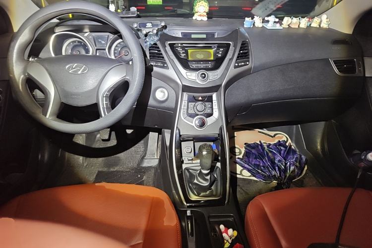 Used Hyundai Elantra (5th Generation / Langdong) 2015 1.6L Manual Leading Model Center Console