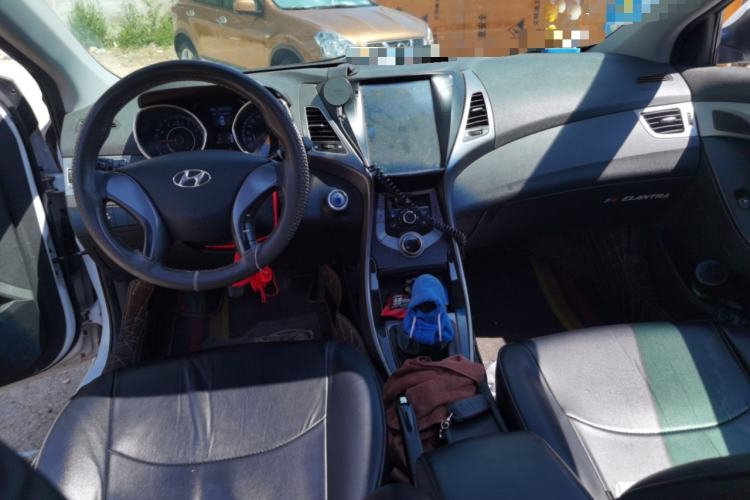 Used Hyundai Elantra (5th Generation / Langdong) 2015 1.6L Manual Leading Model Center Console